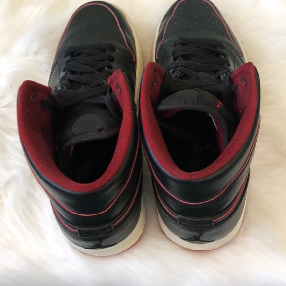 Air Jordan 1 Mid Retro \'Blk/Blk/Red\' 554724-028 Size 8 main image 12